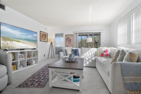 Condo in Coconut Creek, Florida, 2 bedrooms  № 1766617 - photo 18
