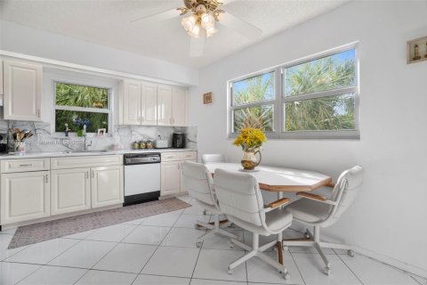 Condo in Coconut Creek, Florida, 2 bedrooms  № 1766617 - photo 11