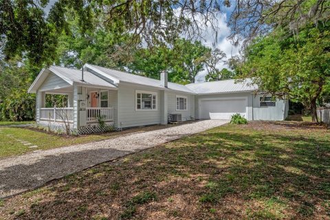 House in Tampa, Florida 3 bedrooms, 134.15 sq.m. № 2117518 - photo 2