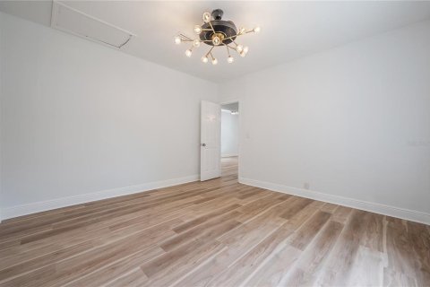 House in Tampa, Florida 3 bedrooms, 134.15 sq.m. № 2117518 - photo 15