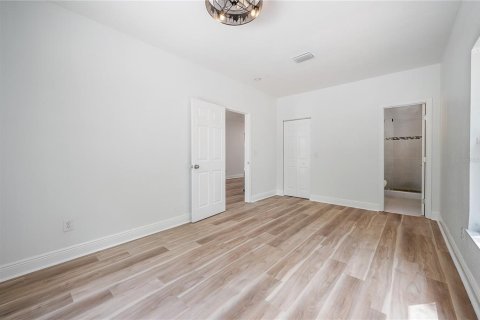 House in Tampa, Florida 3 bedrooms, 134.15 sq.m. № 2117518 - photo 28