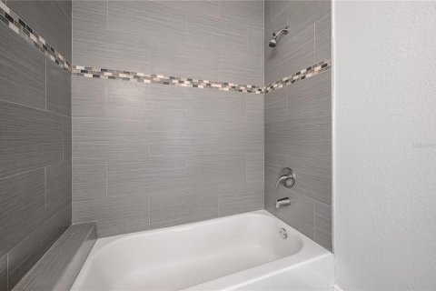 House in Tampa, Florida 3 bedrooms, 134.15 sq.m. № 2117518 - photo 12