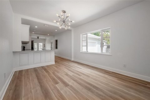 House in Tampa, Florida 3 bedrooms, 134.15 sq.m. № 2117518 - photo 17