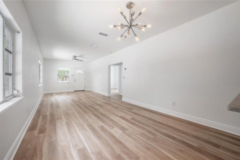 House in Tampa, Florida 3 bedrooms, 134.15 sq.m. № 2117518 - photo 19