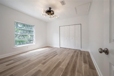House in Tampa, Florida 3 bedrooms, 134.15 sq.m. № 2117518 - photo 14