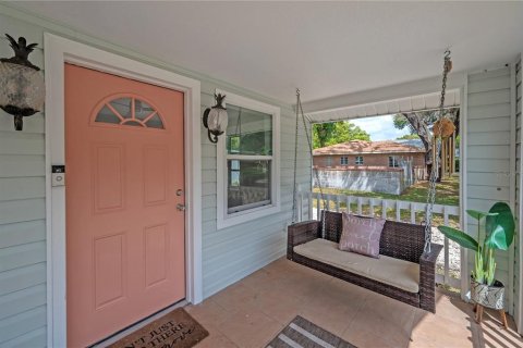 House in Tampa, Florida 3 bedrooms, 134.15 sq.m. № 2117518 - photo 5