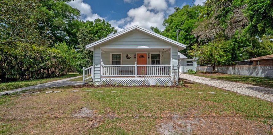House in Tampa, Florida 3 bedrooms, 134.15 sq.m. № 2117518