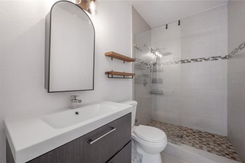 House in Tampa, Florida 3 bedrooms, 134.15 sq.m. № 2117518 - photo 29