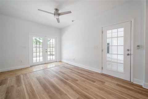 House in Tampa, Florida 3 bedrooms, 134.15 sq.m. № 2117518 - photo 23