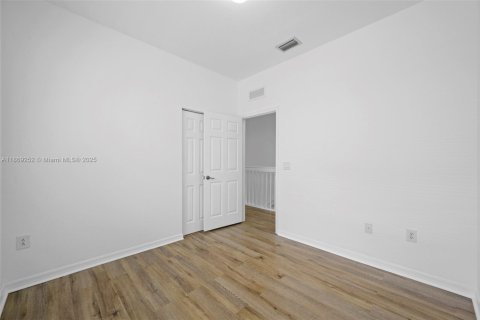 Townhouse in Oakland Park, Florida 3 bedrooms, 139.73 sq.m. № 1896664 - photo 18