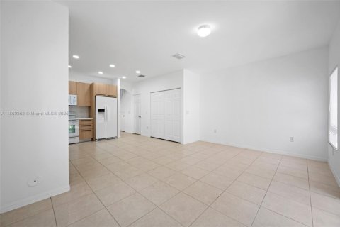 Townhouse in Oakland Park, Florida 3 bedrooms, 139.73 sq.m. № 1896664 - photo 9