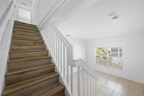 Townhouse in Oakland Park, Florida 3 bedrooms, 139.73 sq.m. № 1896664 - photo 12