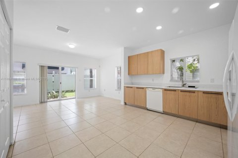 Townhouse in Oakland Park, Florida 3 bedrooms, 139.73 sq.m. № 1896664 - photo 5