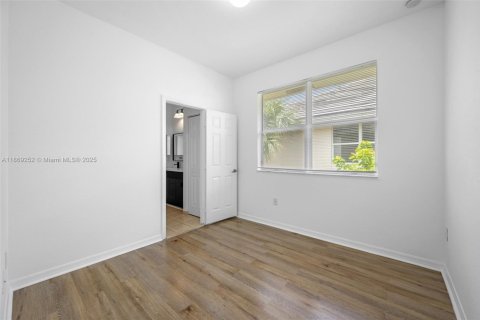 Townhouse in Oakland Park, Florida 3 bedrooms, 139.73 sq.m. № 1896664 - photo 17