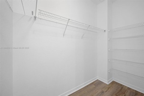 Townhouse in Oakland Park, Florida 3 bedrooms, 139.73 sq.m. № 1896664 - photo 23