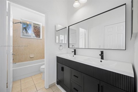 Townhouse in Oakland Park, Florida 3 bedrooms, 139.73 sq.m. № 1896664 - photo 16