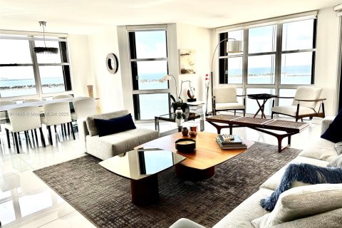 Condo à Miami, Floride, 3 chambres  № 2013436