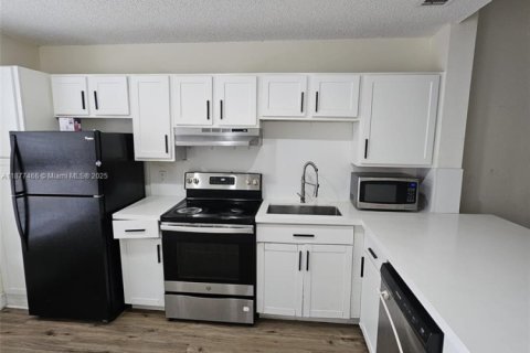 Copropriété à louer à Miramar, Floride: 2 chambres, 92.9 m2 № 1924363 - photo 3