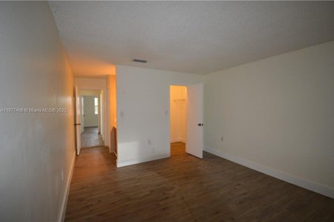 Copropriété à louer à Miramar, Floride: 2 chambres, 92.9 m2 № 1924363 - photo 8