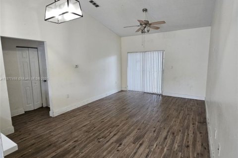 Copropriété à louer à Miramar, Floride: 2 chambres, 92.9 m2 № 1924363 - photo 2