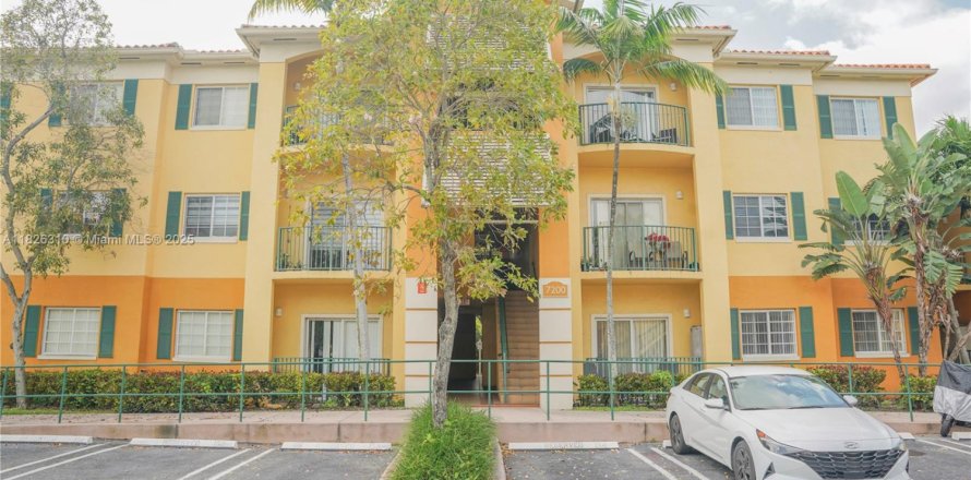 Condo in Doral, Florida, 2 bedrooms № 1794658
