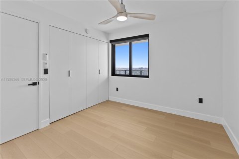 Condo in Miami, Florida, 3 bedrooms № 1989624 - photo 22