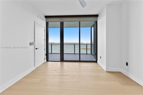 Condo in Miami, Florida, 3 bedrooms № 1989624 - photo 9