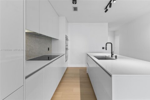 Condo in Miami, Florida, 3 bedrooms № 1989624 - photo 7