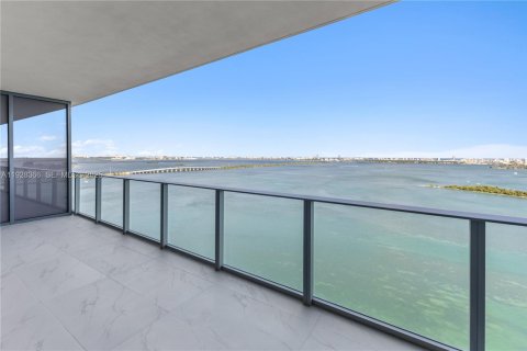 Condo in Miami, Florida, 3 bedrooms № 1989624 - photo 4