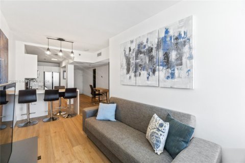 Condo in Miami Beach, Florida, 1 bedroom  № 1957585 - photo 2