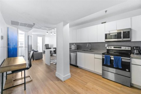 Condo in Miami Beach, Florida, 1 bedroom  № 1957585 - photo 4