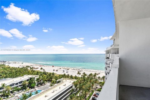 Condo in Miami Beach, Florida, 1 bedroom  № 1957585 - photo 1