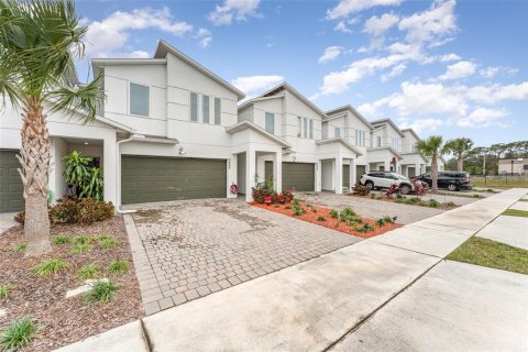 Adosado en venta en Kissimmee, Florida, 3 dormitorios, 187.57 m2 № 1552256 - foto 1