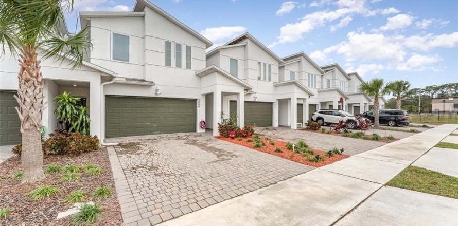 Adosado en Kissimmee, Florida 3 dormitorios, 187.57 m2 № 1552256
