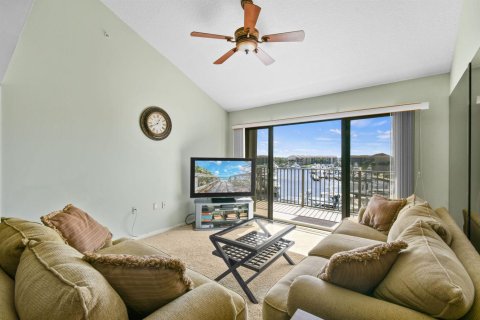 Condo in Jupiter, Florida, 2 bedrooms № 2082024