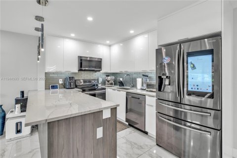 Condominio en venta en Deerfield Beach, Florida, 1 dormitorio, 66.8 m2 № 2001729 - foto 2