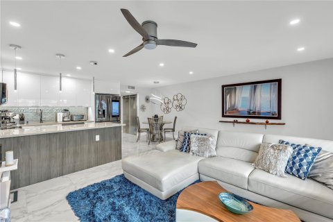 Condominio en venta en Deerfield Beach, Florida, 1 dormitorio, 66.8 m2 № 2001729 - foto 8
