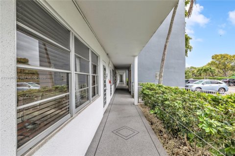 Condominio en venta en Deerfield Beach, Florida, 1 dormitorio, 66.8 m2 № 2001729 - foto 25