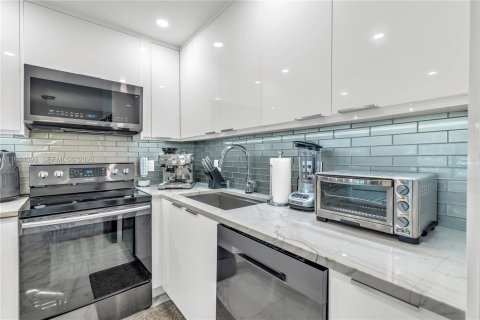 Condominio en venta en Deerfield Beach, Florida, 1 dormitorio, 66.8 m2 № 2001729 - foto 3