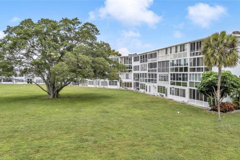Condominio en venta en Deerfield Beach, Florida, 1 dormitorio, 66.8 m2 № 2001729 - foto 22