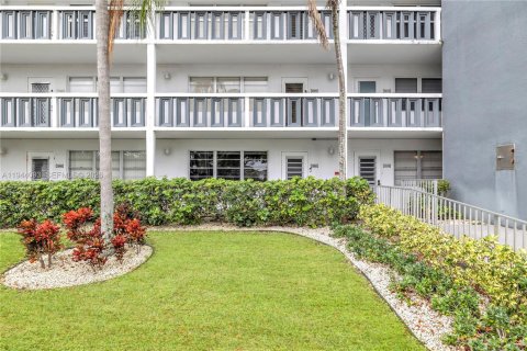 Condominio en venta en Deerfield Beach, Florida, 1 dormitorio, 66.8 m2 № 2001729 - foto 23
