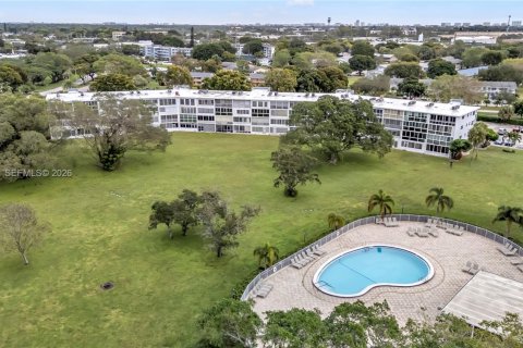 Condominio en venta en Deerfield Beach, Florida, 1 dormitorio, 66.8 m2 № 2001729 - foto 21