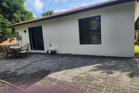 House in Delray Beach, Florida 5 bedrooms, 159.79 sq.m. № 2032049 - photo 3