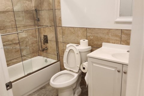 House in Delray Beach, Florida 5 bedrooms, 159.79 sq.m. № 2032049 - photo 14