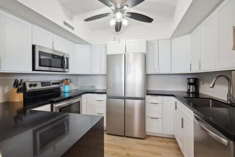 Copropriété à louer à Hollywood, Floride: 2 chambres, 102.19 m2 № 1959918 - photo 2