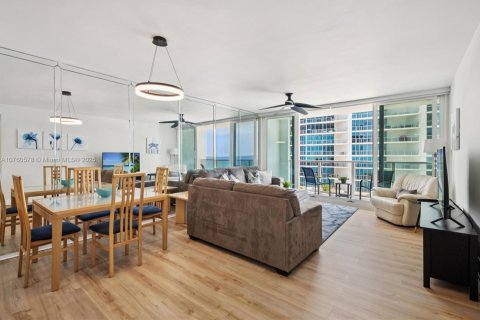 Copropriété à louer à Hollywood, Floride: 2 chambres, 102.19 m2 № 1959918 - photo 4