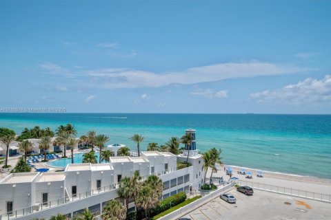 Copropriété à louer à Hollywood, Floride: 2 chambres, 102.19 m2 № 1959918 - photo 14