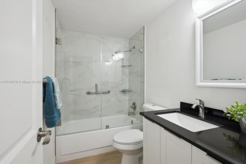 Copropriété à louer à Hollywood, Floride: 2 chambres, 102.19 m2 № 1959918 - photo 11