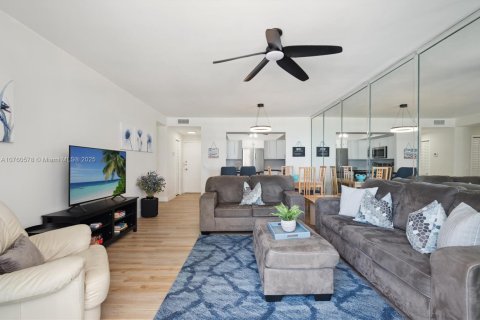 Copropriété à louer à Hollywood, Floride: 2 chambres, 102.19 m2 № 1959918 - photo 6