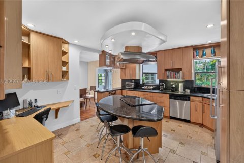 House in Miami Shores, Florida 4 bedrooms, 210.52 sq.m. № 2412773 - photo 16